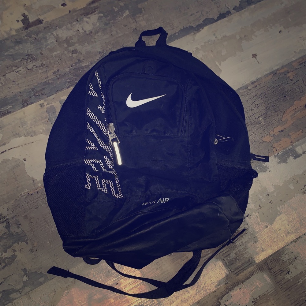 Black Nike max air bag